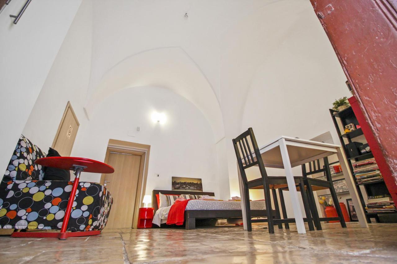 B&B Affittacamere Del Teatro Brindisi Exterior photo